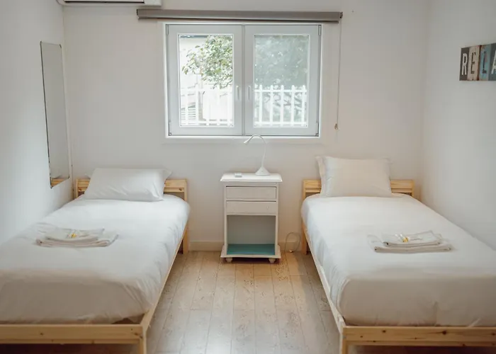 Porto Window House By Vacationy